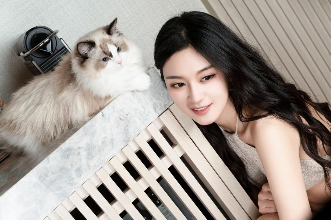 “峰·彩”珠峰摄影展亮相上海 60幅作品礼赞西藏自治区成立60周年